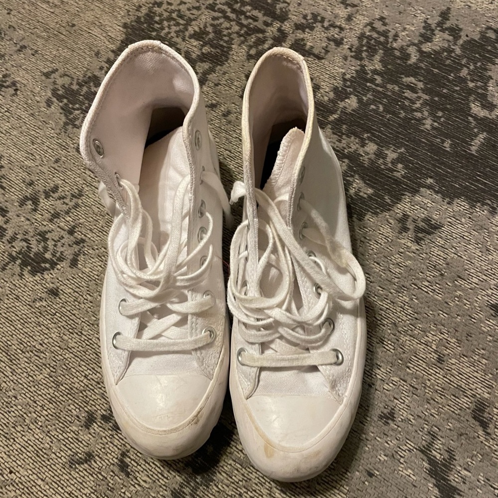 CONVERSE WOMENS CHUCK TAYLOR ALL STAR LUGGED HIGH TOP SNEAKER - WHITE